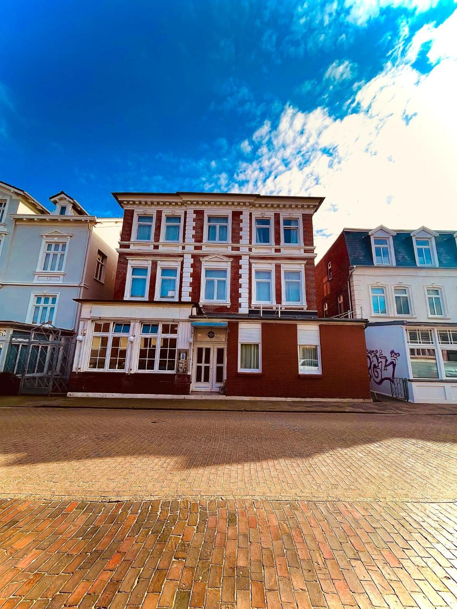 4 Zentrale Hotels nahe dem Heimatmuseum Dykhus in Borkum