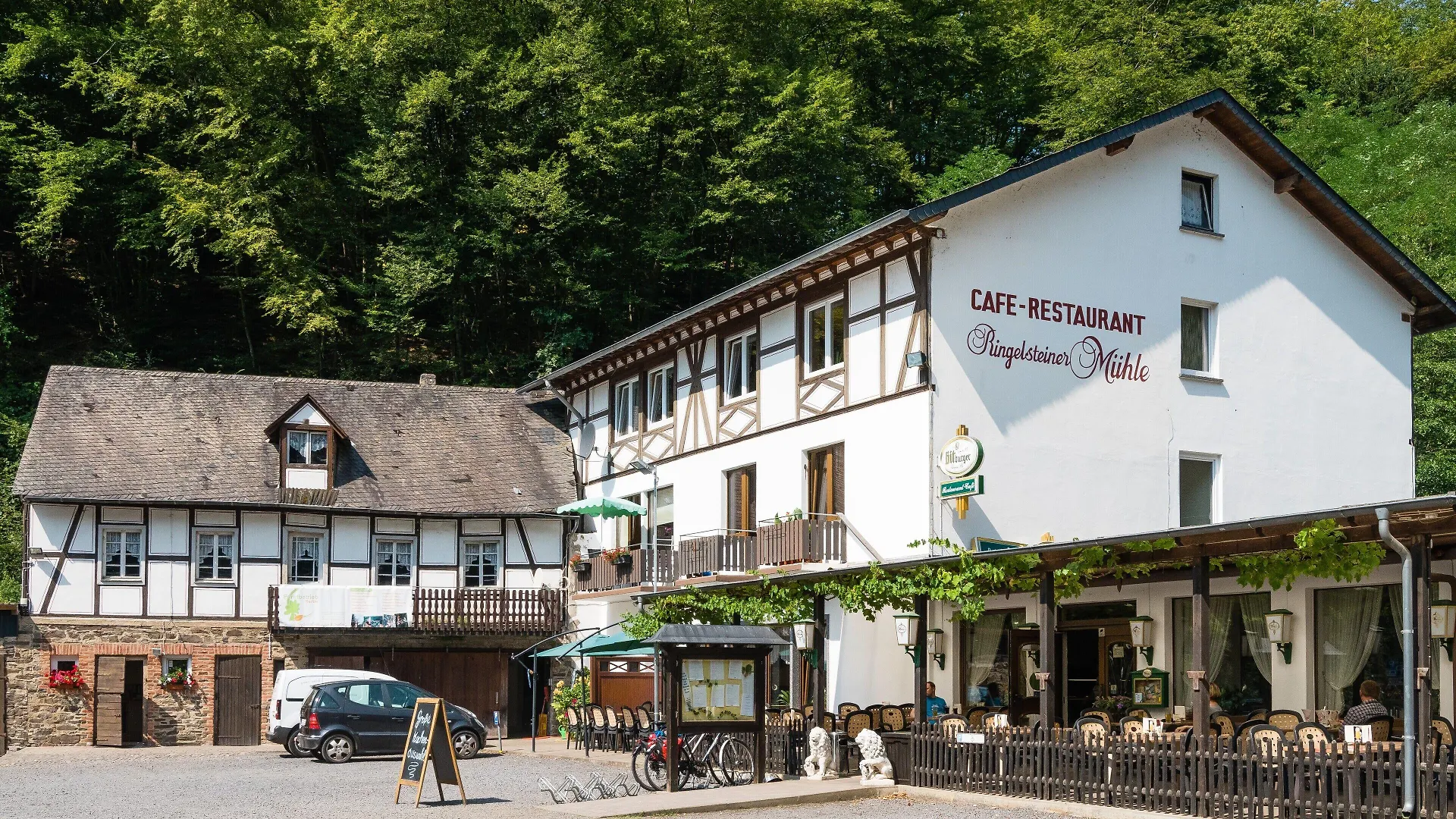 Wo Paare bei Burg Eltz übernachten: 4 Hotels im Vergleich